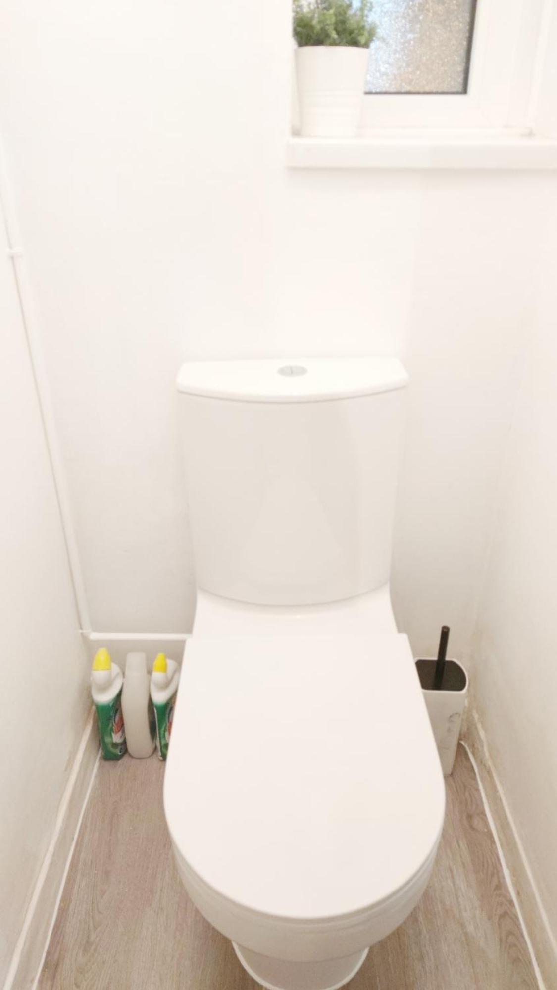 Spacious Flat With 2 To 3 Bedrooms In * Лондон